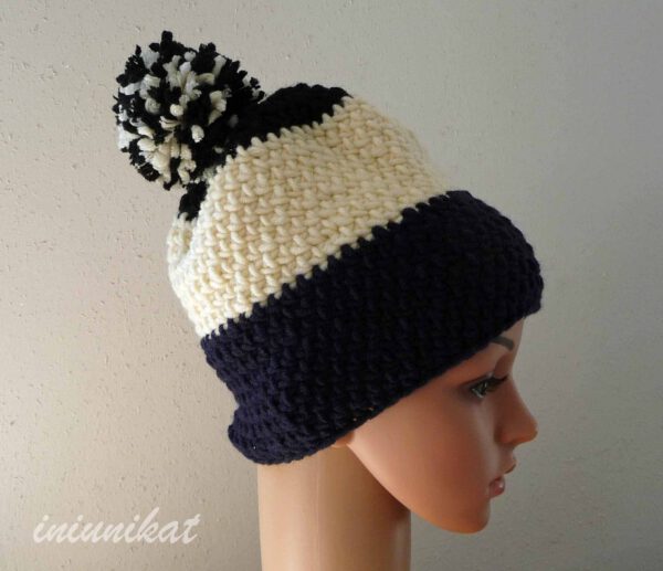 Mütze mit Bommel